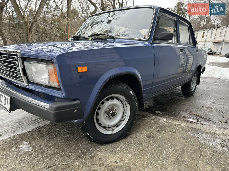 Седан ВАЗ / Lada 2107 2005 в Киеве