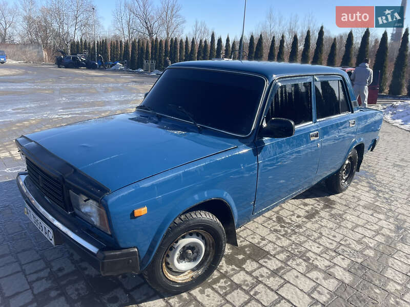 Седан ВАЗ / Lada 2107 2005 в Надворной