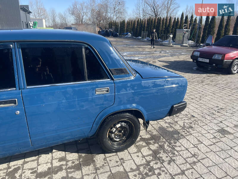 Седан ВАЗ / Lada 2107 2005 в Надворной