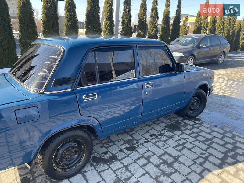Седан ВАЗ / Lada 2107 2005 в Надворной
