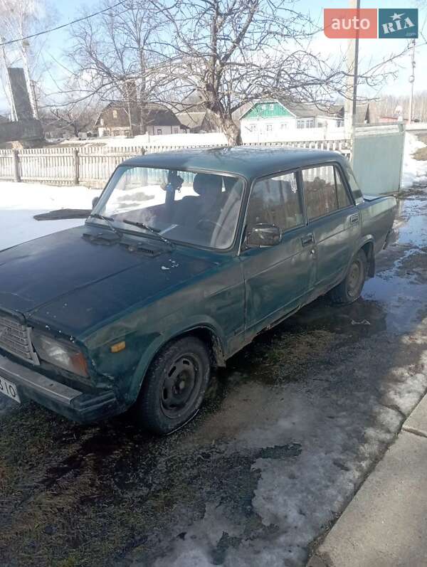 Седан ВАЗ / Lada 2107 1999 в Вышгороде