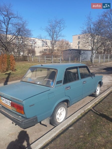 Седан ВАЗ / Lada 2107 2004 в Киеве