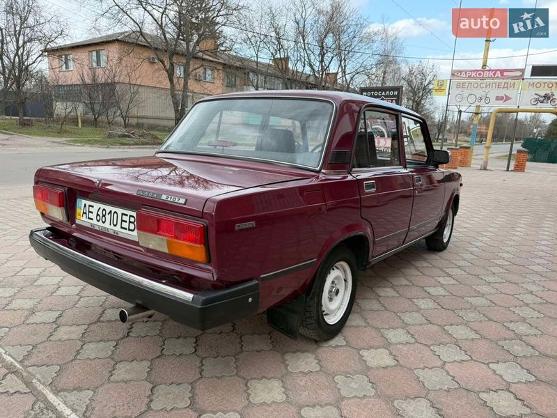 Седан ВАЗ / Lada 2107 2005 в Апостолово