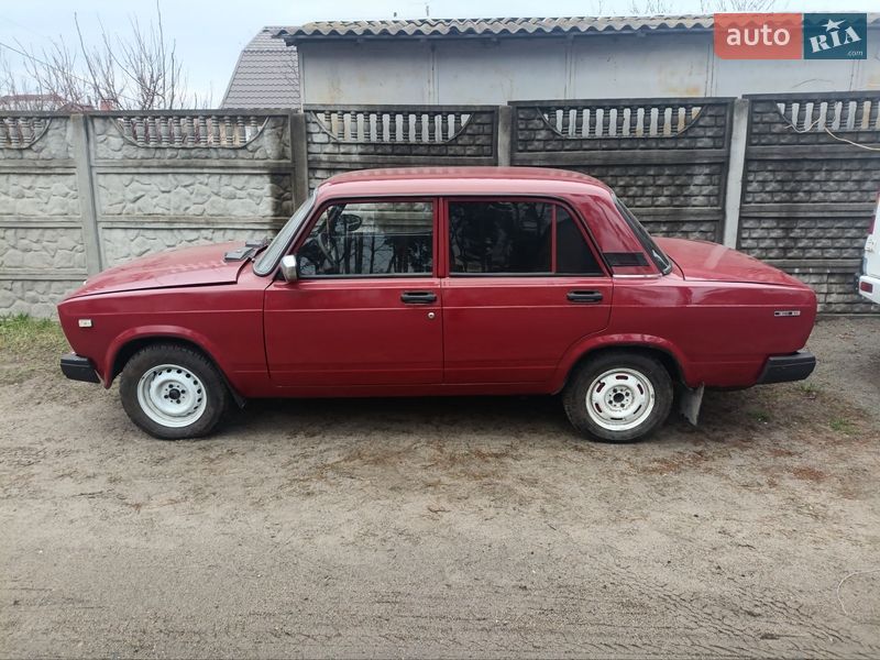 Седан ВАЗ / Lada 2107 1998 в Буче