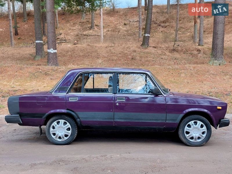 Седан ВАЗ / Lada 2107 2001 в Тростянце