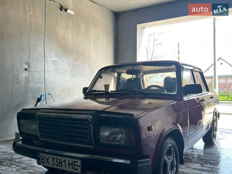 Седан ВАЗ / Lada 2107 1988 в Каменец-Подольском фото 8 Седан ВАЗ / Lada 2107 1988 в Каменец-Подольском
