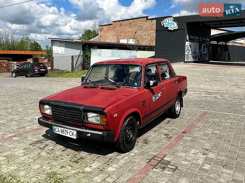 Седан ВАЗ / Lada 2107 1992 в Звенигородке