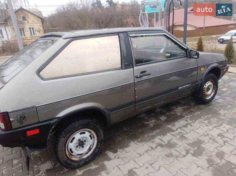 Хэтчбек ВАЗ / Lada 2108 1991 в Черновцах