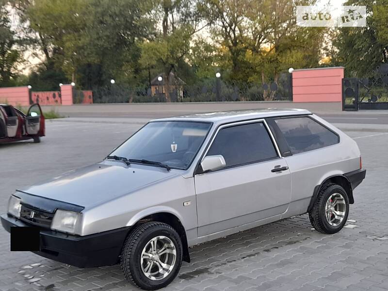 Автомобиль ВАЗ 2108