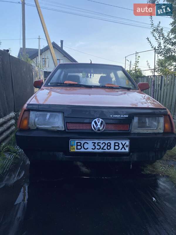 Хэтчбек ВАЗ / Lada 2108 1992 в Новояворовске