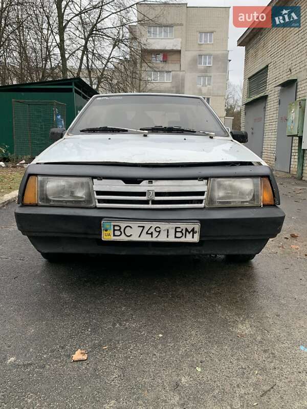 Хэтчбек ВАЗ / Lada 2108 1987 в Новояворовске