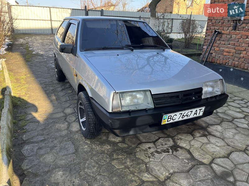 Хэтчбек ВАЗ / Lada 2108 2002 в Львове