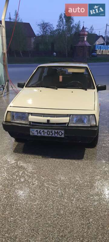 Хэтчбек ВАЗ / Lada 2108 1988 в Черновцах