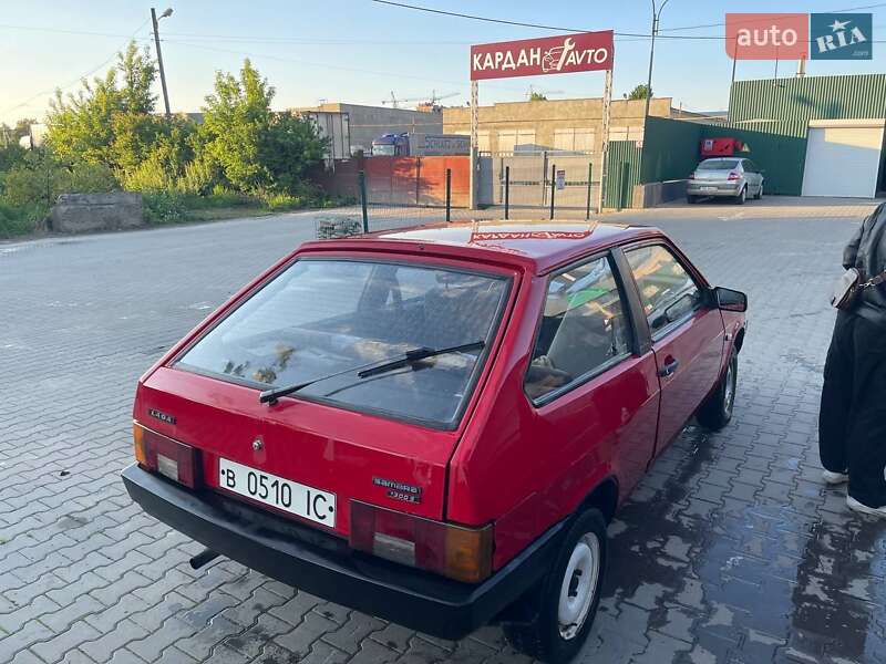 Хэтчбек ВАЗ / Lada 2108 1987 в Черновцах фото 3 Хэтчбек ВАЗ / Lada 2108 1987 в Черновцах