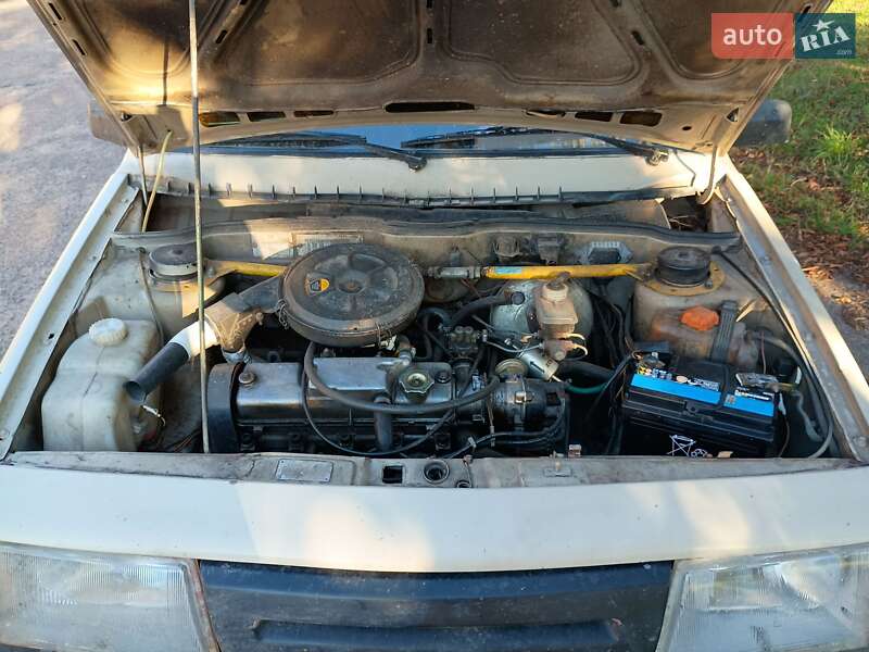 Хэтчбек ВАЗ / Lada 2108 1987 в Кролевце фото 3 Хэтчбек ВАЗ / Lada 2108 1987 в Кролевце