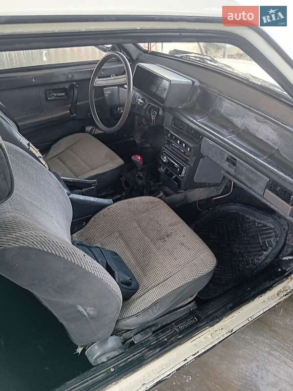 Хэтчбек ВАЗ / Lada 2108 1988 в Грозинцах фото 4 Хэтчбек ВАЗ / Lada 2108 1988 в Грозинцах