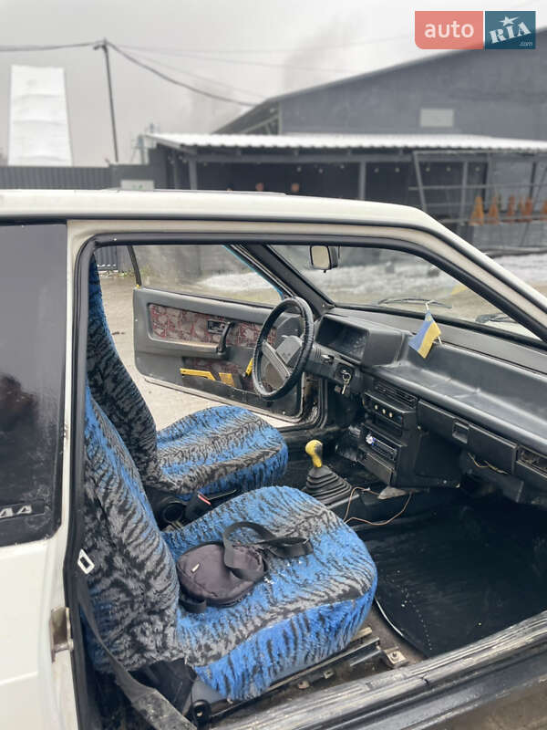 Хэтчбек ВАЗ / Lada 2108 1992 в Белогорье фото 10 Хэтчбек ВАЗ / Lada 2108 1992 в Белогорье