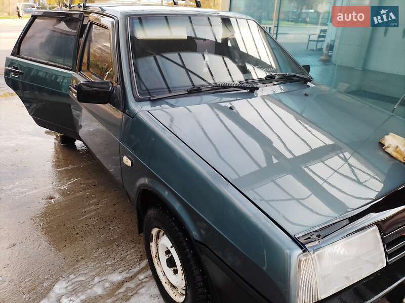 Седан ВАЗ / Lada 21099 2001 в Луцке