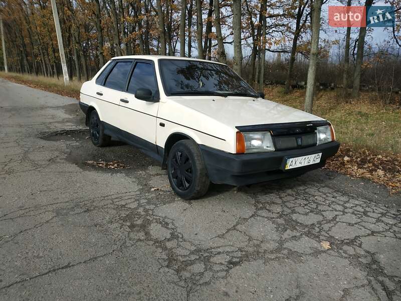 Седан ВАЗ / Lada 21099 1995 в Харькове