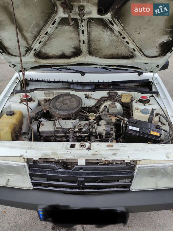 Седан ВАЗ / Lada 21099 2000 в Горішніх Плавнях