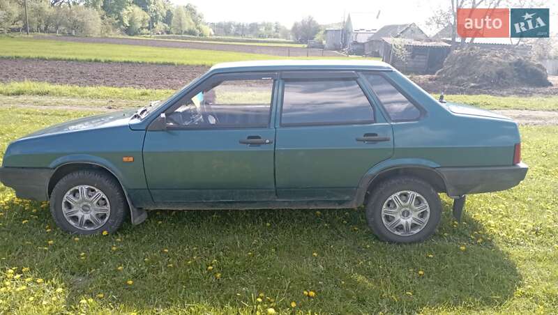 Седан ВАЗ / Lada 21099 2004 в Староконстантинове