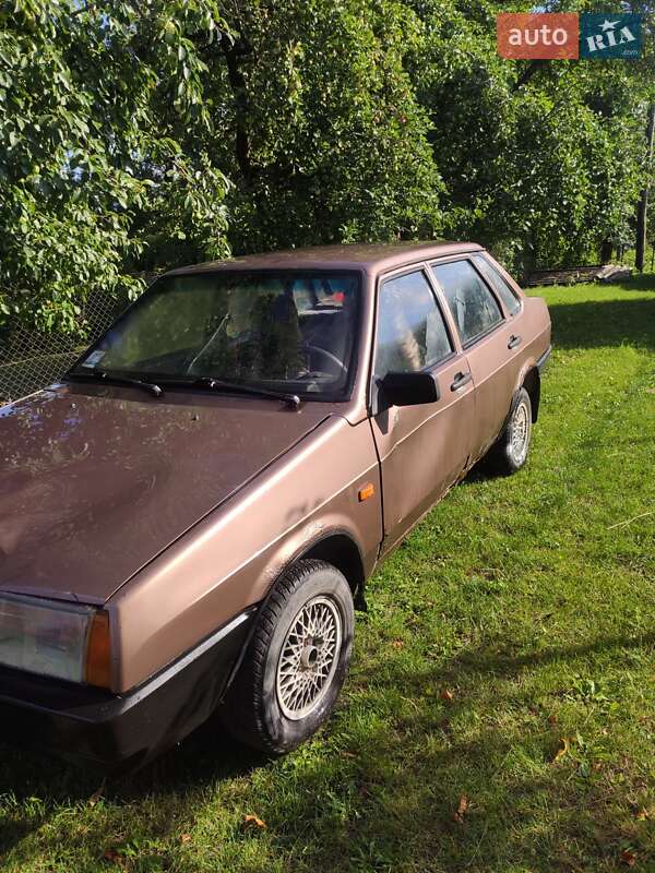 Седан ВАЗ / Lada 21099 1993 в Золочеве