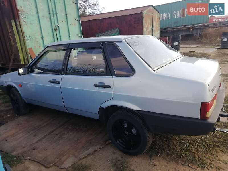 Седан ВАЗ / Lada 21099 2004 в Одессе