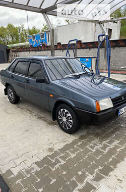 Седан ВАЗ / Lada 21099 2000 в Ровно
