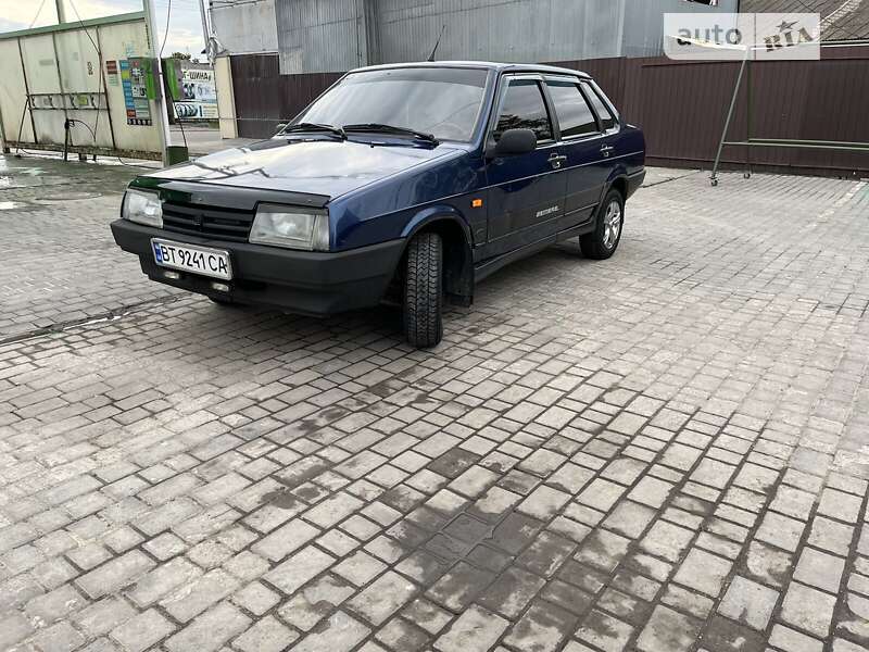 Седан ВАЗ / Lada 21099 2004 в Херсоне
