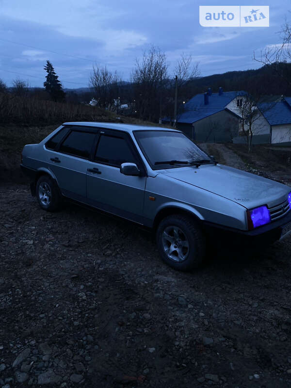 Седан ВАЗ / Lada 21099 1998 в Черновцах