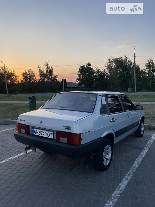 Седан ВАЗ / Lada 21099 2004 в Новомосковске