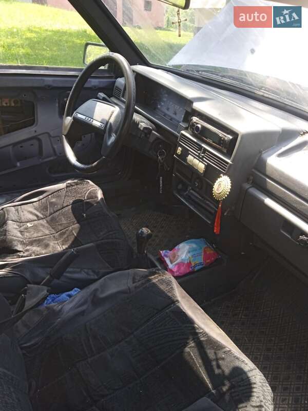 Седан ВАЗ / Lada 21099 2001 в Косове