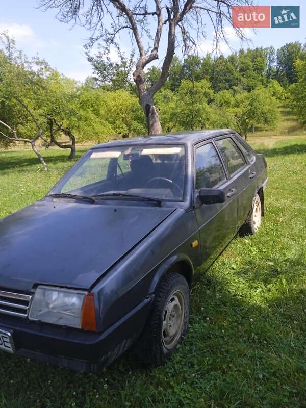 Седан ВАЗ / Lada 21099 2001 в Косове