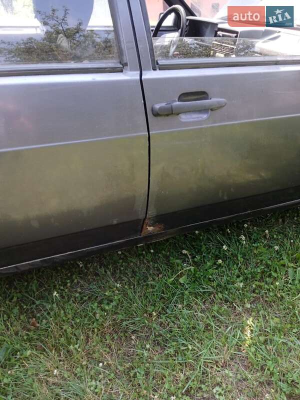 Седан ВАЗ / Lada 21099 2001 в Косове