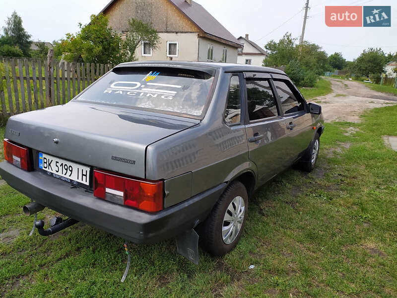 Седан ВАЗ / Lada 21099 2005 в Остроге