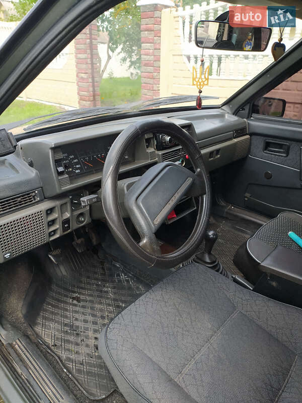 Седан ВАЗ / Lada 21099 2005 в Остроге