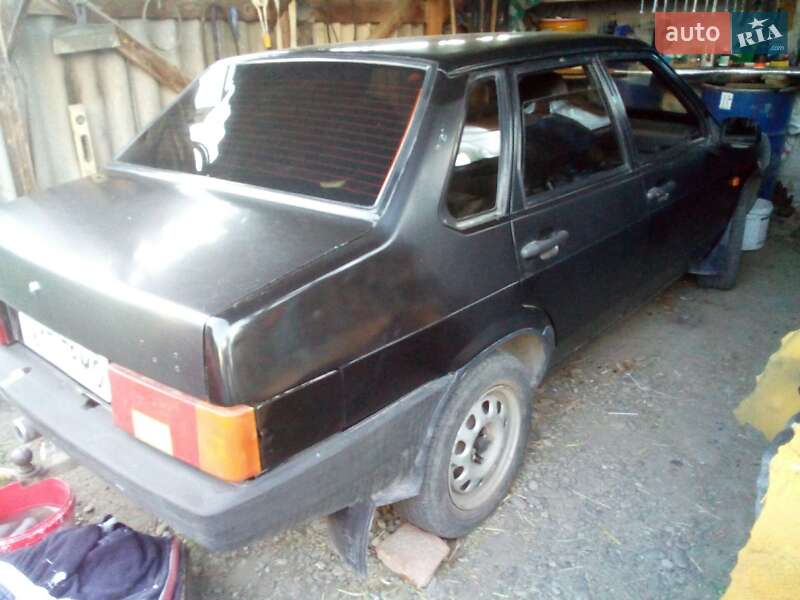 Седан ВАЗ / Lada 21099 2000 в Черновцах
