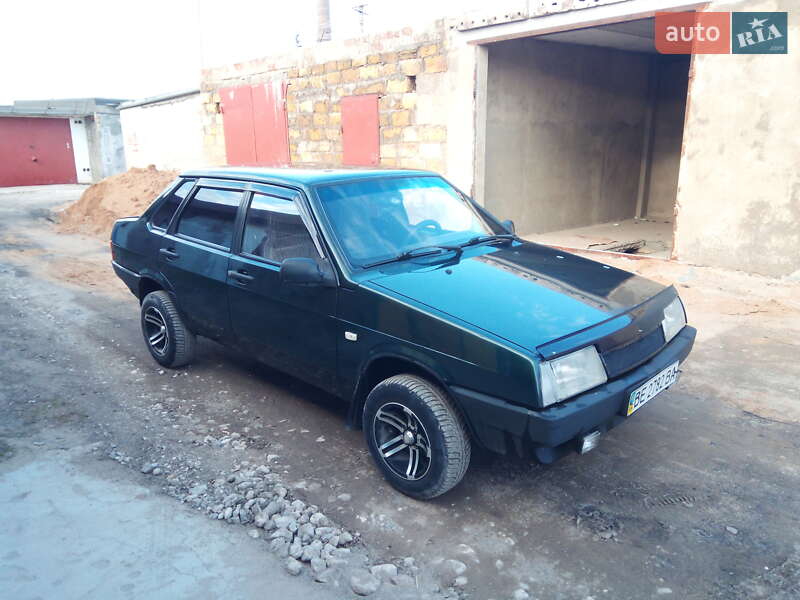 Седан ВАЗ / Lada 21099 2002 в Николаеве