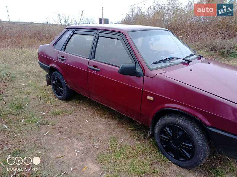 Седан ВАЗ / Lada 21099 1993 в Новояворівську