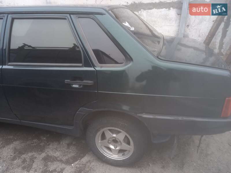 Седан ВАЗ / Lada 21099 2002 в Днепре