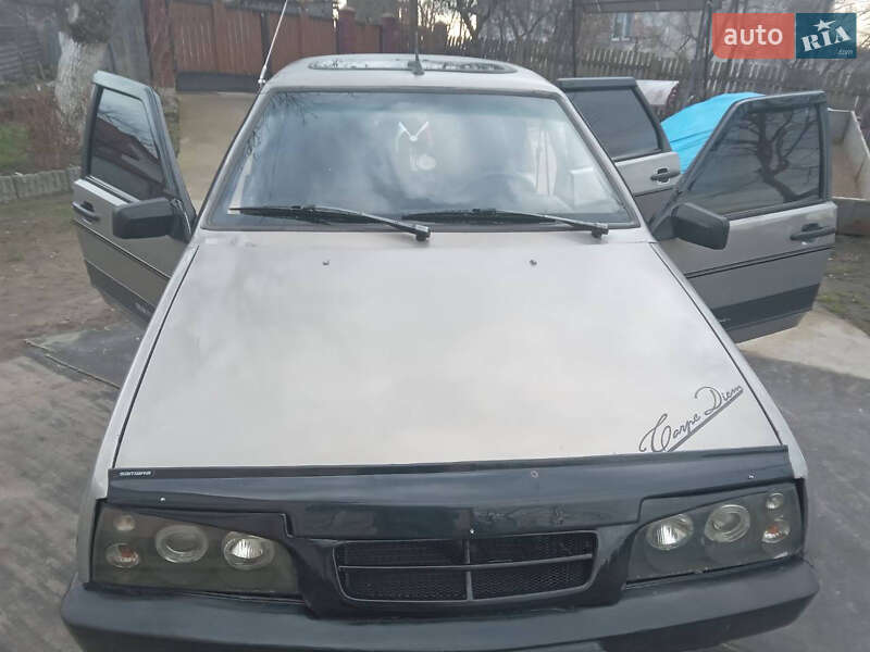 Седан ВАЗ / Lada 21099 1999 в Львове