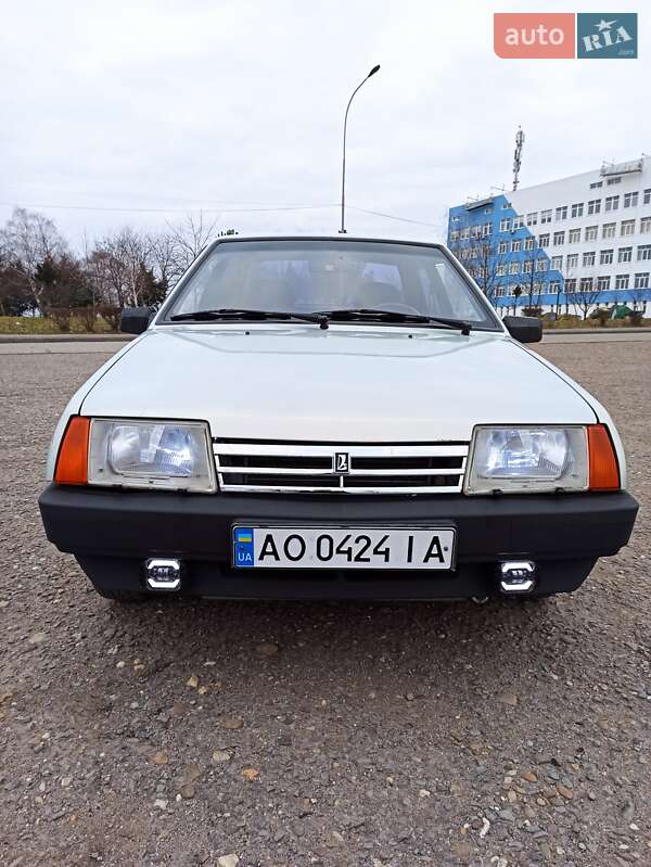 Седан ВАЗ / Lada 21099 2001 в Ужгороде