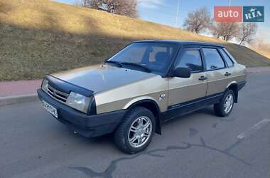 Седан ВАЗ / Lada 21099 2001 в Киеве