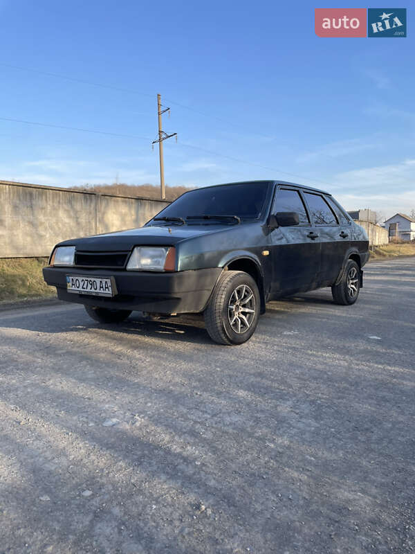 Седан ВАЗ / Lada 21099 2004 в Мукачево