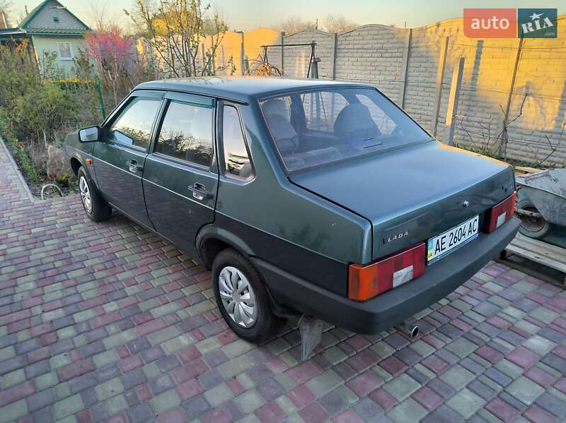 Седан ВАЗ / Lada 21099 2004 в Днепре