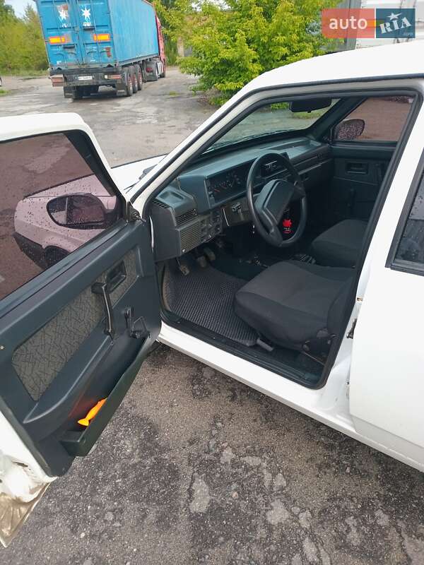 Седан ВАЗ / Lada 21099 2005 в Киеве