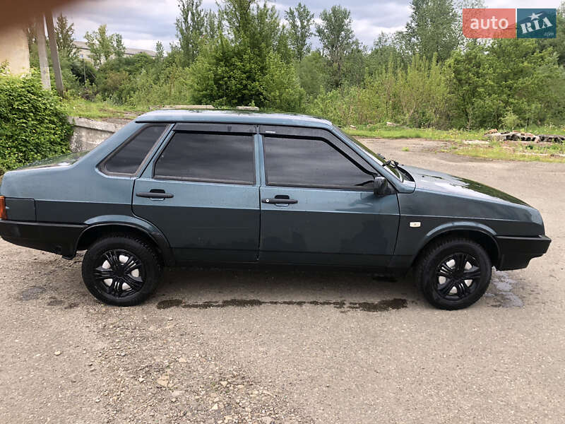 Седан ВАЗ / Lada 21099 2004 в Рудки