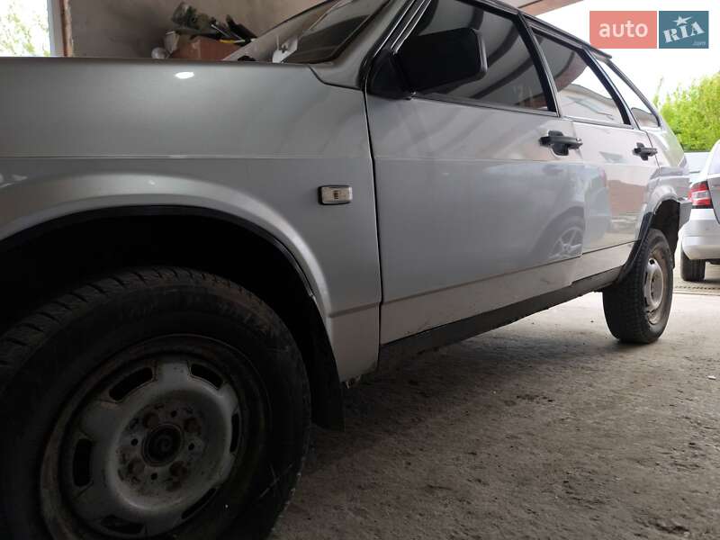 Седан ВАЗ / Lada 21099 2003 в Черновцах