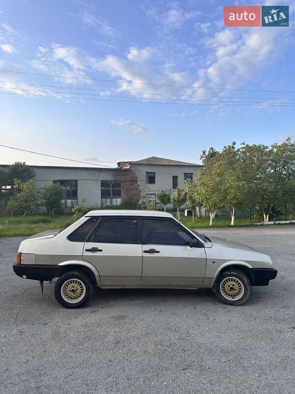 Седан ВАЗ / Lada 21099 1998 в Зборове