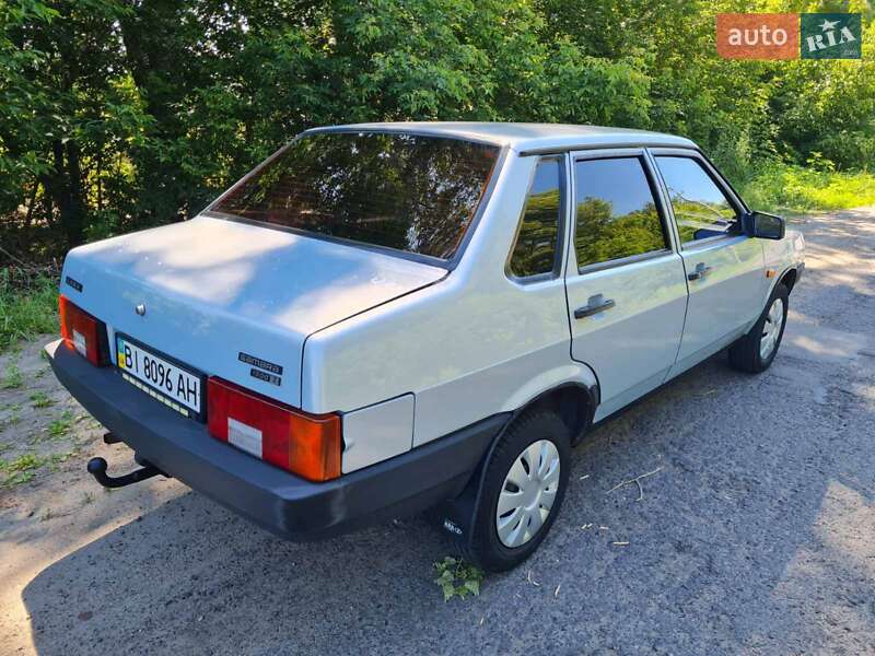 Седан ВАЗ / Lada 21099 2004 в Миргороде